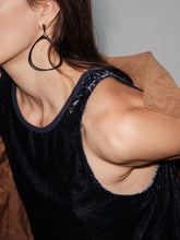 Load image into Gallery viewer, PETAL EARRINGS
