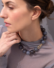 Load image into Gallery viewer, CASHMERE GREY AGATE SHORT NECKLACE
