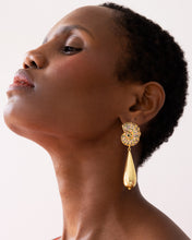 Load image into Gallery viewer, CALYPSO SHELL EARRINGS WITH CRYSTALS
