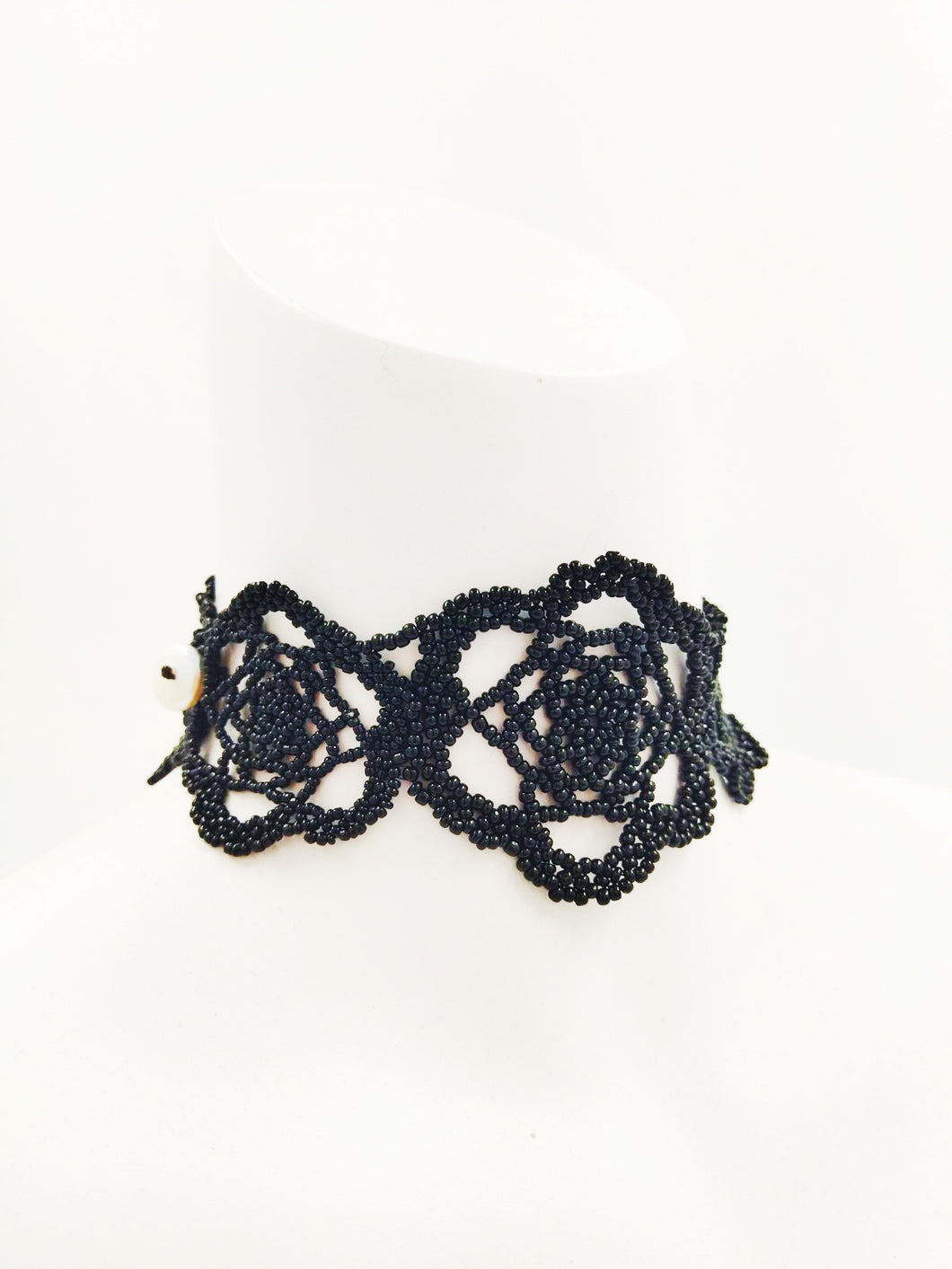 BLACK ROSES KNITTED CHOKER