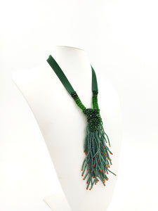 NECKLACE EMBROIDERED WITH GREEN STONES